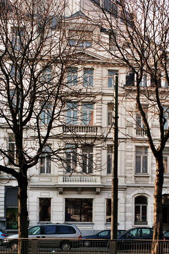Entre les actuels 79 et 77 avenue Louise, hôtel particulier conçu en 1872-1873 par l'architecte Henri BEYAERT (photo 2005).