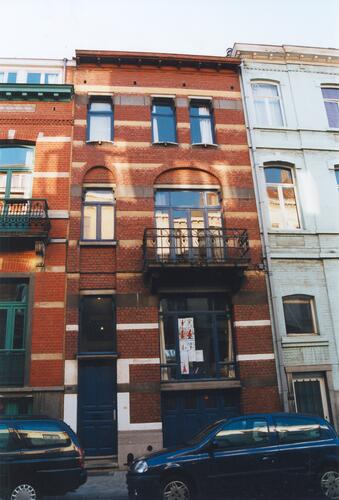 Rue d'Albanie 107, 2002