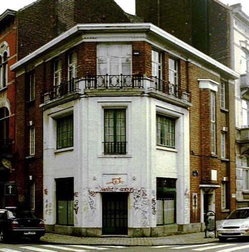 Rue Américaine 42, 2003