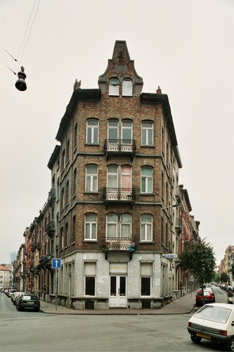 Rue André Hennebicq 50 et rue de Monténégro 59, 57, 2004