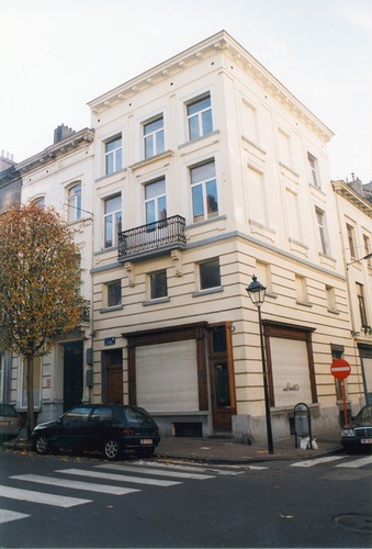 Rue Berckmans 98-98a, à l'angle de la rue d'Ecosse, 1999