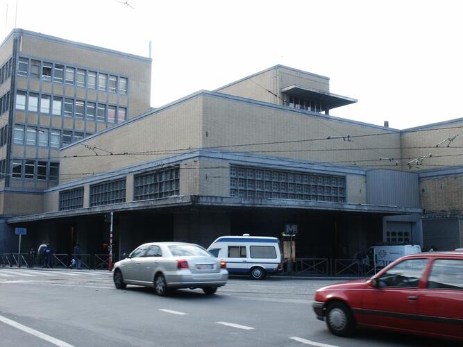 Fonsnylaan, Zuidstation, ingang tot station (foto 2004).