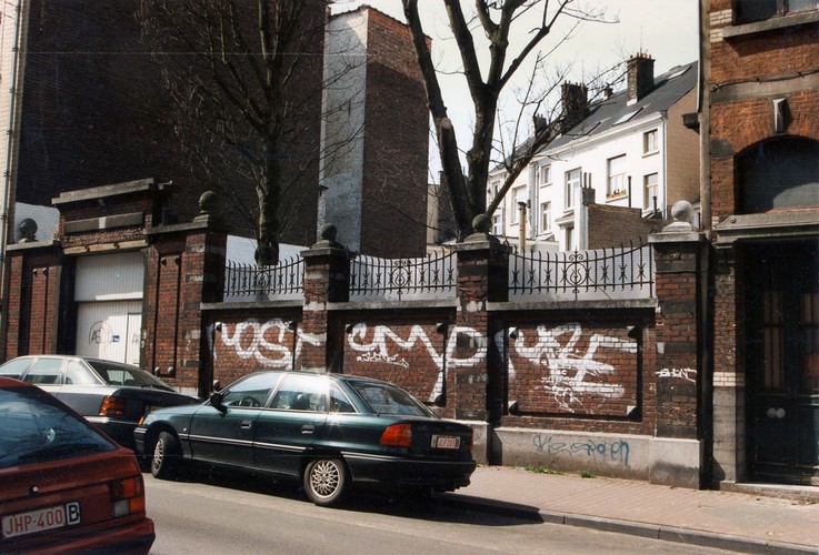 IJskelderstraat 5-9, afsluitingsmuur van eigendom gelegen Ducpétiauxlaan 38, 1996