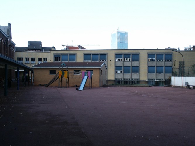 École Ulenspiegel, volumes B et C, façades arrière, 1966 (photo 2004).