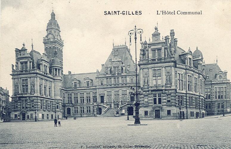 Hôtel de ville (Collection cartes postales Dexia Banque, s.d.).