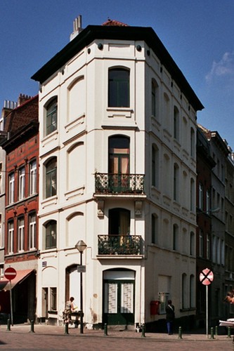 Rue de Parme 1-1a, 2004