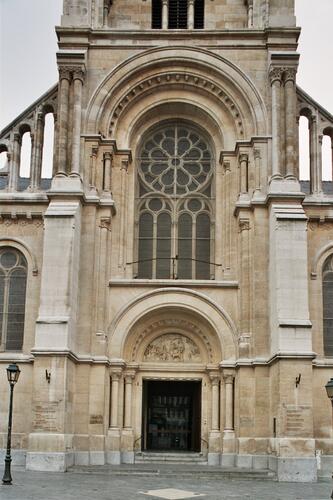 Eglise Saint-Gilles, détail de la façade principale (photo 2004).