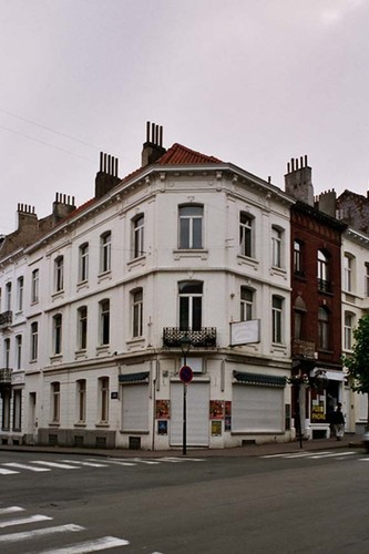 Rue Saint-Bernard 196 et chaussée de Waterloo 298, 300, 2004