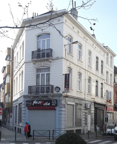 Rue de Ribaucourt 85-85A-85B, situé à l'angle de la rue de l'espérance, 2015