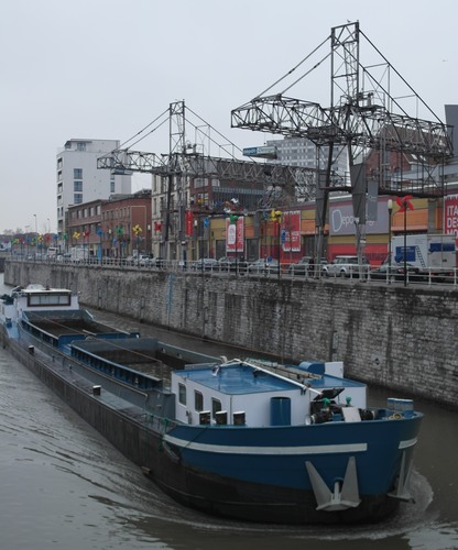 Quai du Hainaut, transbordeurs situés au quai, 2016