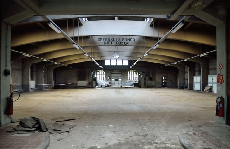 Ancien garage pour corbillards, avenue du Cimetière de Bruxelles 114-116-124, hall du garage couvert d’une structure à six arches en béton armé (photo 2016).