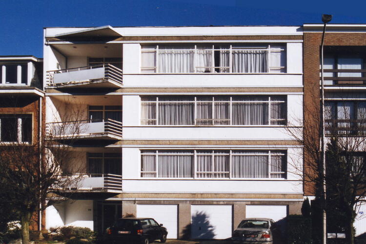 Avenue Père Damien 59, 2003