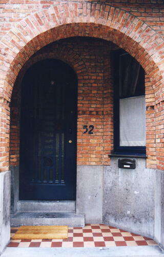Rue Maurice Liétart 52, porche dans-œuvre (photo 2002).