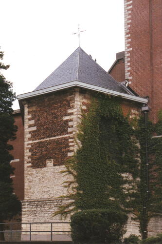 Église Saint-Pierre, chevet de l’ancien chœur (photo 1997).