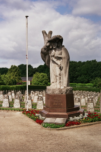 Cimetière de Stockel. Le Monument aux Morts de la Première Guerre mondiale (photo 2006).