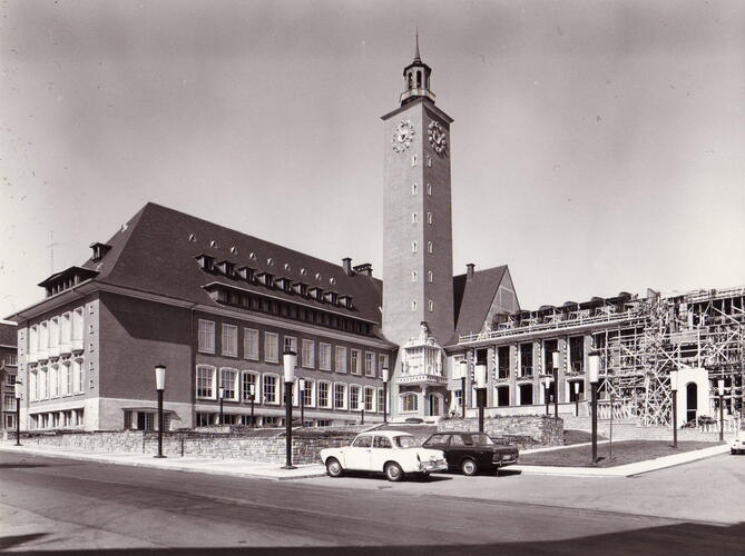 Charles Thielemanslaan 93, het gemeentehuis tijdens de aanbouw van blok A, november 1966 (GASPW/DE niet geklasseerd fonds).