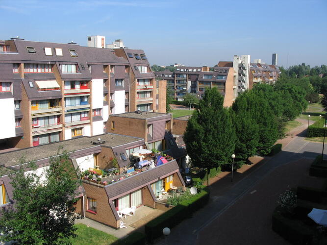 Cité de l’Amitié, le carré des Herbes Sauvages vu depuis la coursive sud (photo 2005).