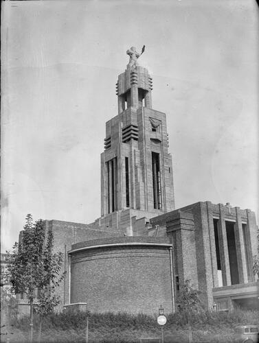 L’église Saint-Augustin encore en chantier, 1935, © KIK-IRPA, Brussels (Belgium).