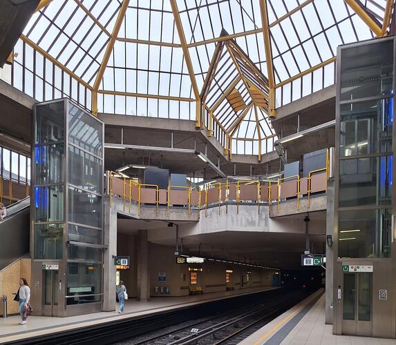 Station de Métro Kraainem, intérieur depuis un quai, 2024