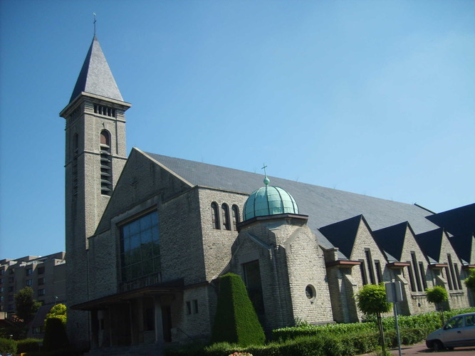 Heilige-Familieplein, Heilige-Familiekerk, 2008