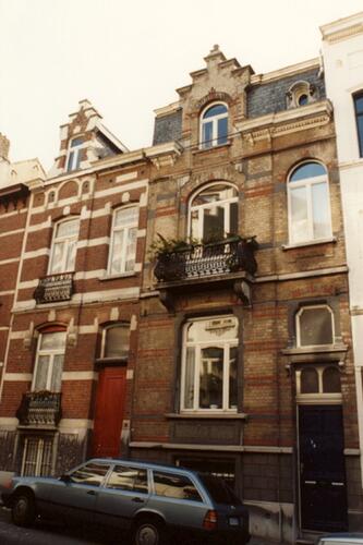 Rue André Van Hasselt, à gauche le no 16, à droite le no 14 (photo 1993-1995)