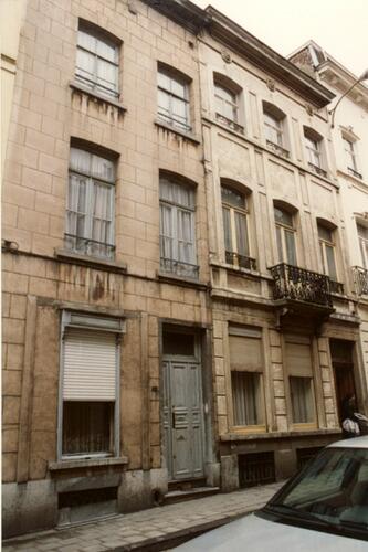Rue de la Commune, à droite le no 40 (photo 1993-1995)