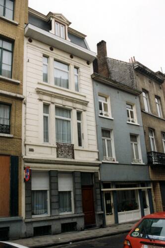 Rue de la Commune, à gauche le no 47 (photo 1993-1995)