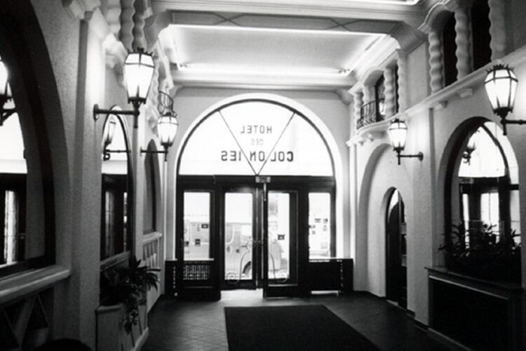 Kruisvaartenstraat 6, 8 en 10, Hôtel des Colonies, interieur: hall (foto 1993-1995).