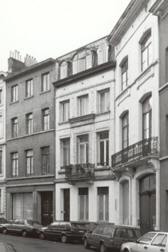 Rue de l'Enclume, au milieu le no 30 (photo 1993-1995)