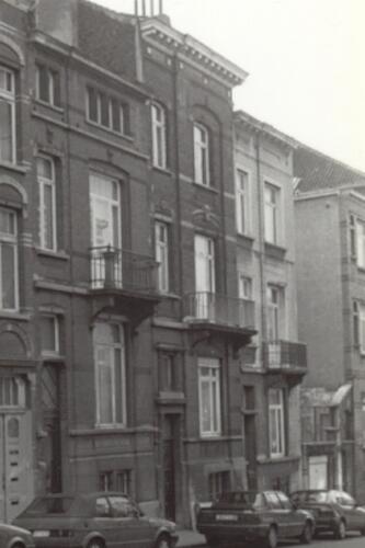 Rue de la Ferme, de doite à gauche les nos 114, 112 et 110 (photo 1993-1995)