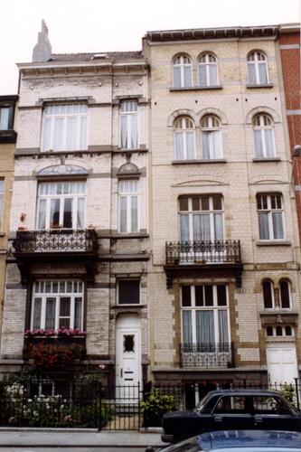 Georges Petrelaan, links nr 22 en rechts nr 20 (foto 1993-1995)