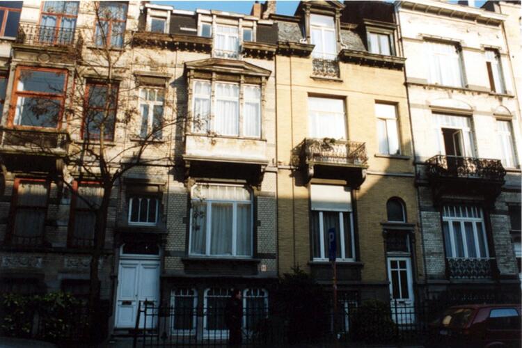 Avenue Georges Petre, à gauche le no 26, à droite le no 24 (photo 1993-1995)