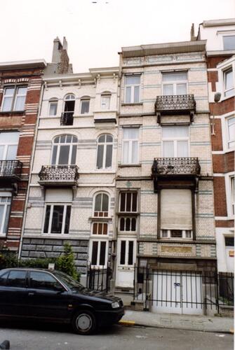 Avenue Georges Petre, à gauche le no 38, à droite le no 36 (photo 1993-1995)