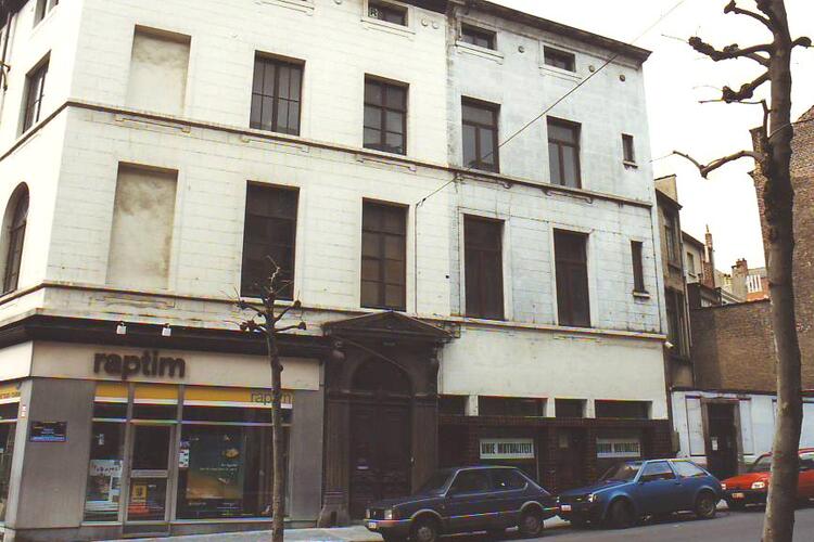 Chaussée de Haecht 1 et 3 et rue Royale 179. À gauche, façade donnant sur le carrefour de la chaussée de Haecht et de la rue Royale (photo 1993-1995)