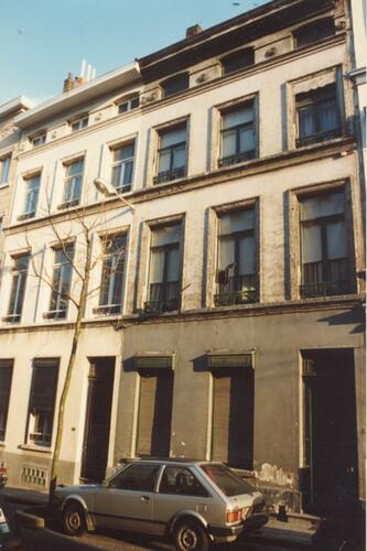Rue de la Limite, à gauche le no 10, à droite le no 8 (photo 1993-1995)
