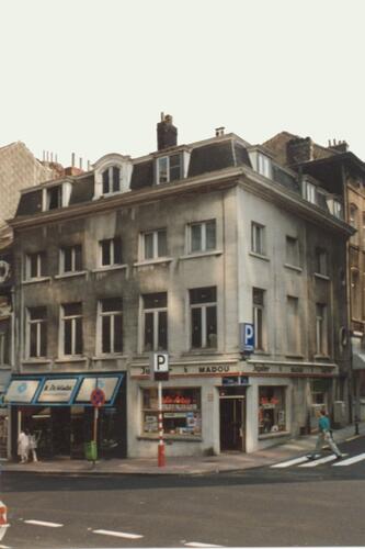 Leuvensesteenweg 2-4, op hoek met Liefdadigheidstraat (foto 1993-1995)