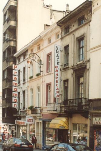 Chaussée de Louvain, les deux maisons à l'avant-plan sont les nos 66 à 70 (photo 1993-1995)