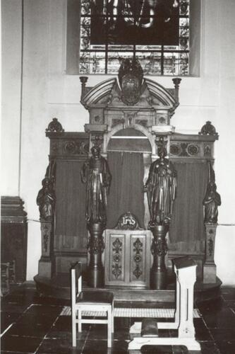 Parochiekerk Sint-Joost, interieur: biechtstoel uit 1872 (foto 1993-1995).