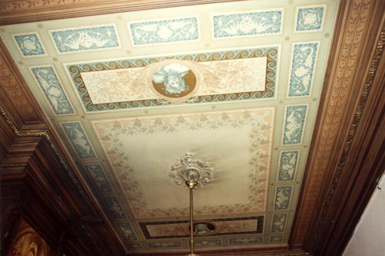 Rue du Méridien 17, plafond peint de motifs inspirés de l'Antiquité (photo 1993-1995).