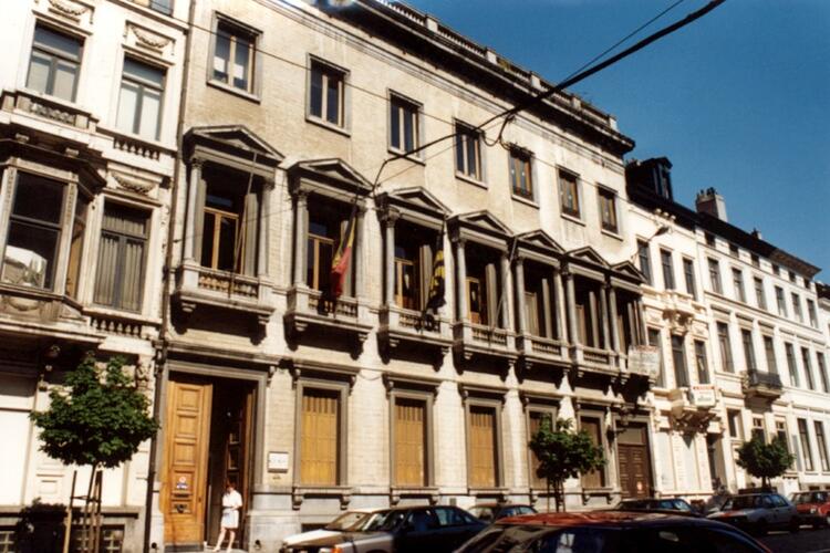 Koningsstraat 294-296, vml. Hotel de Mesnil, het zgn. Hotel Puccini (foto 1993-1995).