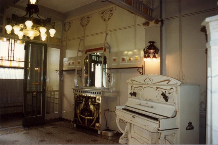 Vml. hotel Cohn-Donnay, interieur: hall met vestibule (foto 1993-1995).