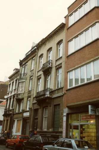 Rue Saint-Josse, à droite le no 17 (photo 1993-1995)