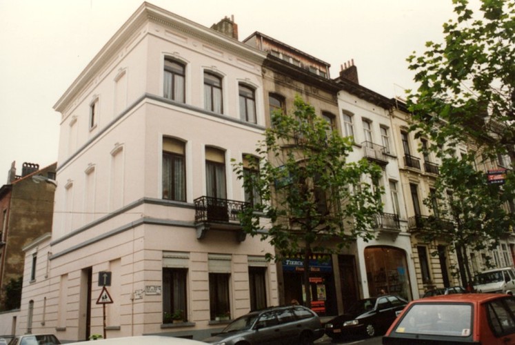 Rue de Verviers 1 et rue des Deux Églises 73-71 (photo 1993-1995)