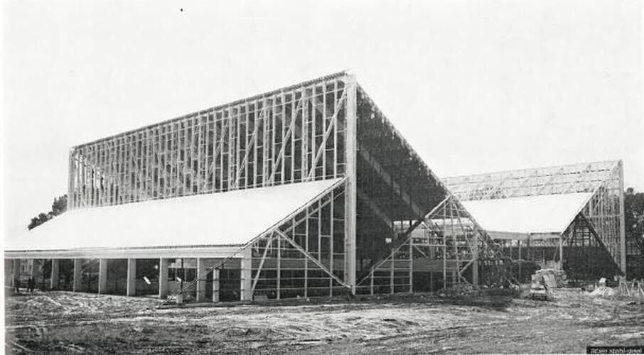 Vue sur la construction des deux halls de sport, photo, 1972-1975 (Acier 1975: p.87).