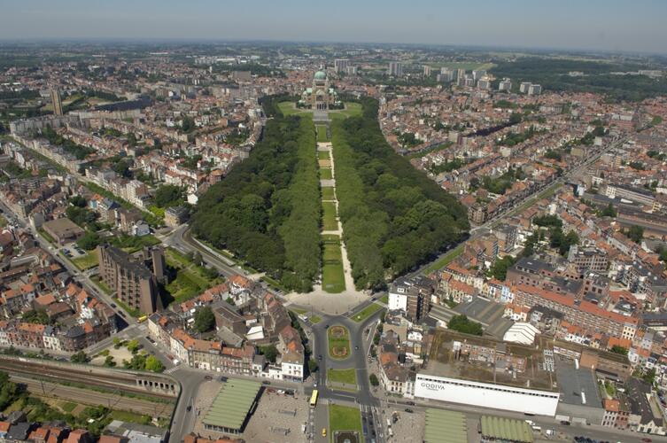 Vue aérienne du Parc Élisabeth et du « Quartier Royal », W. Robberechts © urban.brussels (photo 2006).