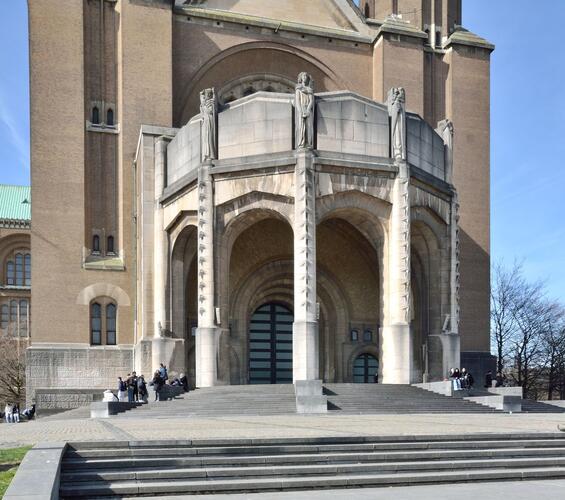 Basilique Nationale du Sacré-Cœur, portique (photo 2023).