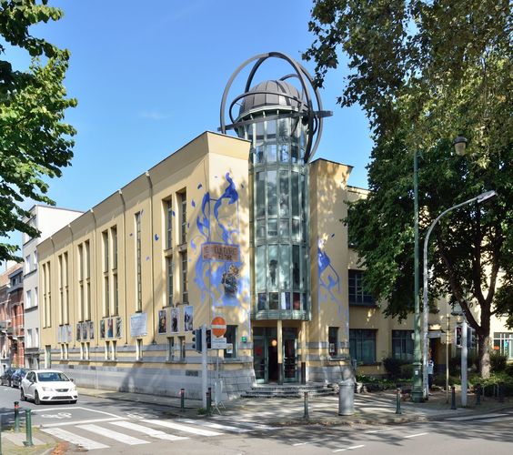 De Smet de Naeyerlaan 145-147, Centre Culturel Armillaire, vanuit de hoek met de Paul Michielsstraat , 2023