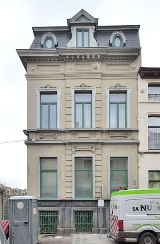 Rue Léon Theodor 109, vue d’ensemble sur la maison bourgeoise et le bâtiment industriel à l’arrière de la parcelle , 2023
