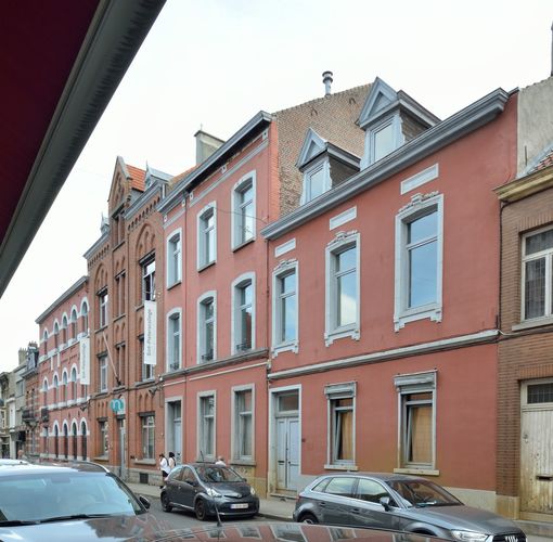 Les façades de l’école Saint-Pierre, rue Léon Theodor 171 à 161, 2023