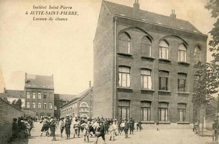 Sint-Pietersschool, gebouwen binnenin het perceel, sd (ca. 1910), erfgoedbankbrussel, coll. André De Gand.